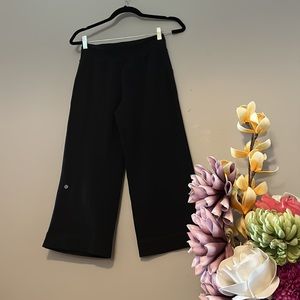 LULULEMON Black cropped pants size 2